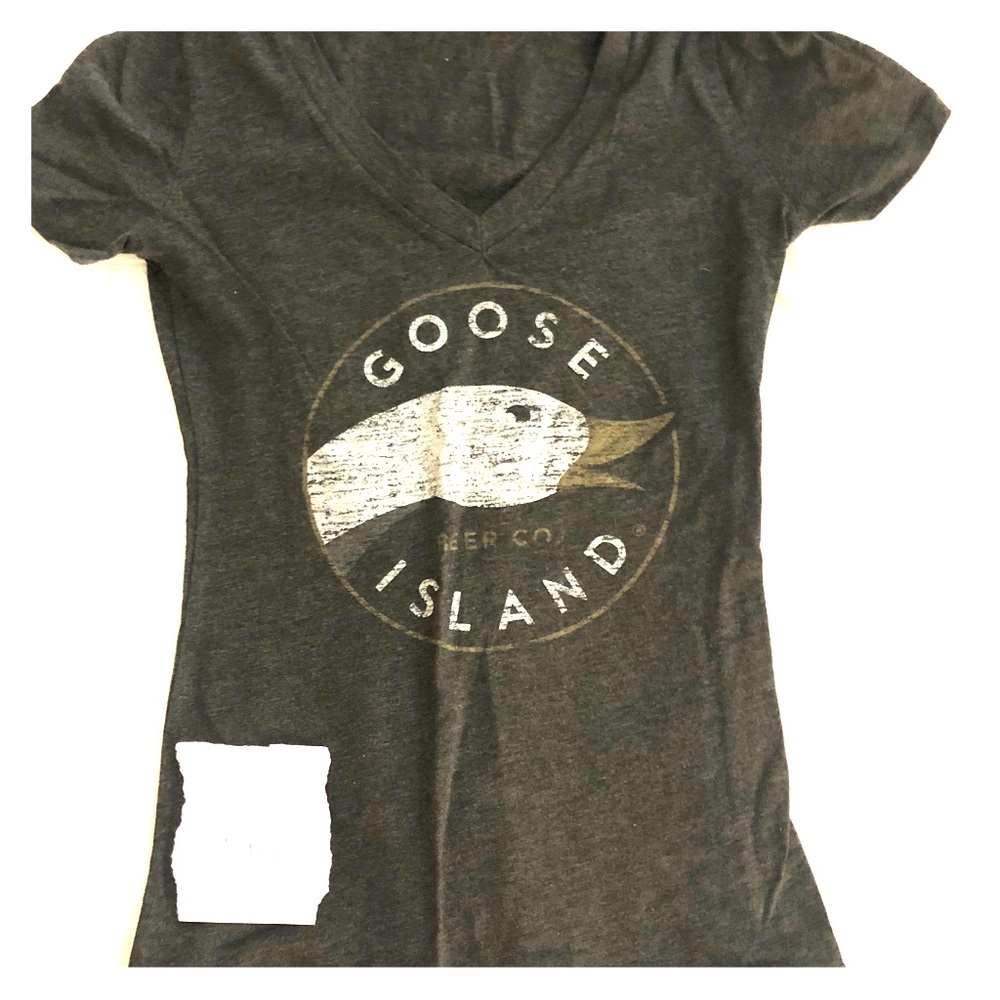 Goose Island women’s v neck